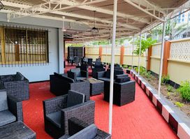 Wild Moments Bar & Restaurant Lounge