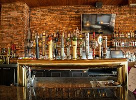 Topshelf Liquor Bar & Pizza