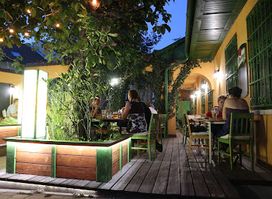 Lámpás söröző és grillterasz
