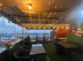 Mud House Rooftop Cafe