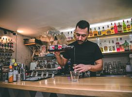 Zlo i Naopako, kafe i koktel bar