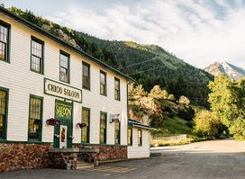 Chico Hot Springs Resort & Day Spa