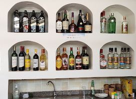 SIPPERS LOUNGE