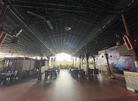 Le Chicago Bar & Grill