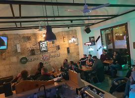 The Pub-Aaron's Pub - Hungarian traditional beer & Streetfood