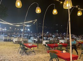 Smoqee Sports Bar & Lounge