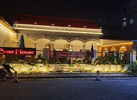 The Beer House - Smoke & Oak Cigar Lounge