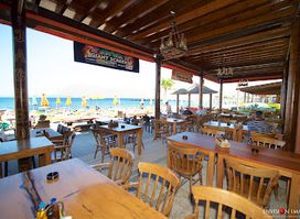 Jacksons bar/pub/restaurant/beach/suites