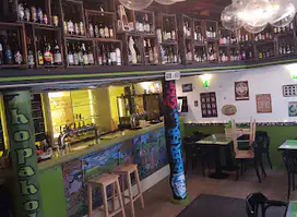 HOPAHOLIC Craft Beer Bar & Food Budapest