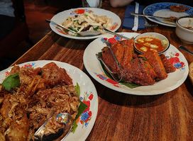 Sri Trat Restaurant and Bar