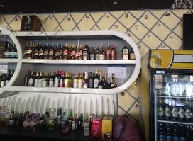 Captain's lounge and grill