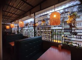 the square cafe bar rooftop