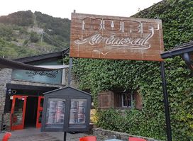 SURF ARINSAL- RESTAURANT & DISCOTECA