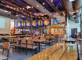 Six Car Pub & Brewery