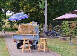 Mombeek bar