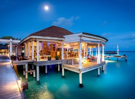 Aqua Bar, Centara Grand Island Resort & Spa Maldives