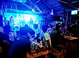 Aezee Sports Bar and Grill