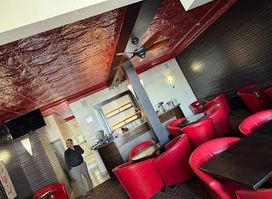 T's Dining & Lounge