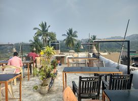 Gopi Guesthouse And Roof Restaurant
