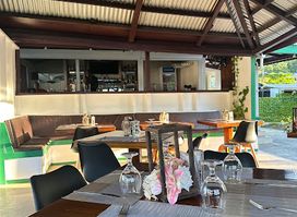 Lite N Eze Bar & Restaurant