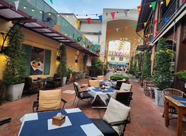 Buddy Beer Wine Bar & Grill
