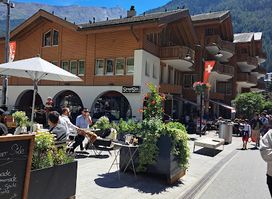 Streetside Bar