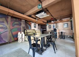 De Public Lounge & Arabic Restaurant