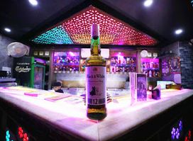 Moon Bar & Restaurant