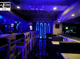 Black & White Bar