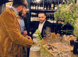 WINE MOMENT