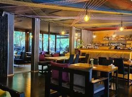 Table 9 Lounge & Bar