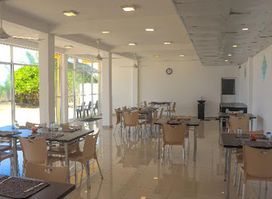 Oreo Beach Hotel & Restaurant