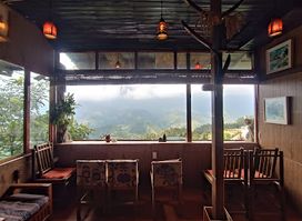 Cloudy Pub