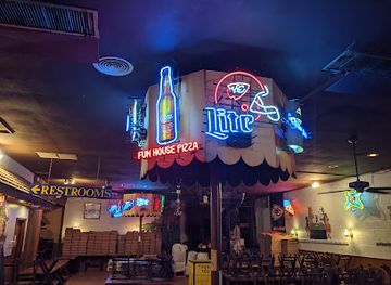 missouri/independence/bar/fun-house-pizza-pub