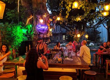 israel/tel-aviv/rothschild-boulevard/bar/polly