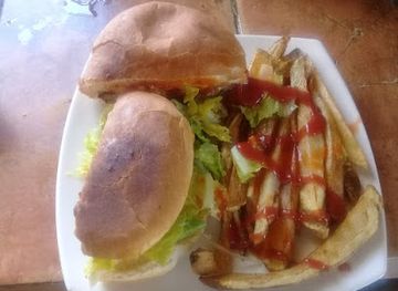 the-bahamas/rum-cay/bar/burrows-liquor-snacks-to-order