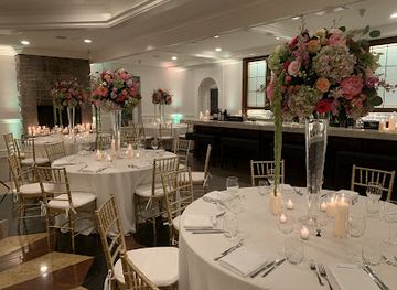 connecticut/greenwich-point-park/bar/townhouse