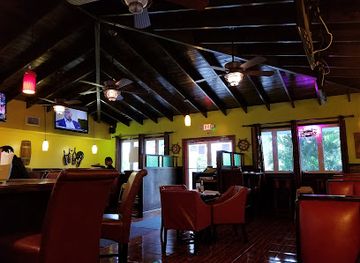 the-bahamas/ragged-island/bar/lloyd-s-restaurant-sports-lounge