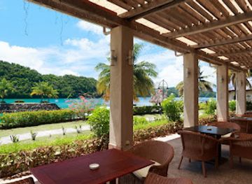 palau/southern-lagoon/bar/waves-restaurant-at-palau-royal-resort