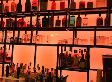 germany/hesse/bar/high-five-bar