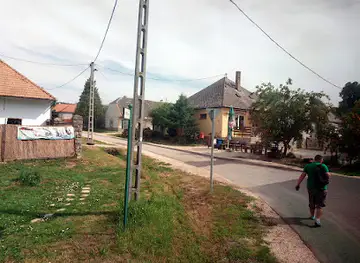 Zirc Akli,Sára Söröző