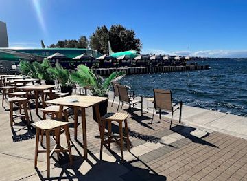 washington/renton/bar/dock-and-drink