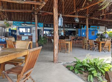 vanuatu/penama-province/bar/reefers-restaurant-rum-bar
