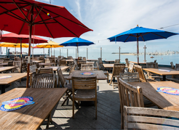 california/santa-barbara/santa-barbara-waterfront/bar/longboard-s-grill