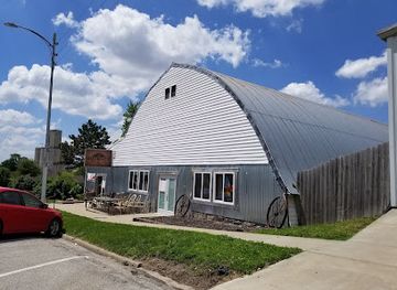 nebraska/eugene-t-mahoney-state-park/bar/the-quonset-bar-and-grill