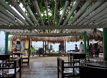 honduras/roatan/bar/sunset-hideaway-bar-grill