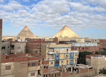 egypt/giza-plateau/bar/best-view-pyramids-roof