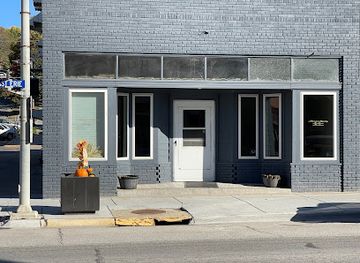 iowa/loess-hills/bar/sila-beauty-bar