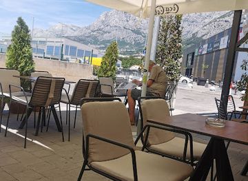croatia/makarska/bar/blue-bar