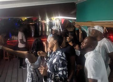 grenada/saint-george/bar/bumz-bar